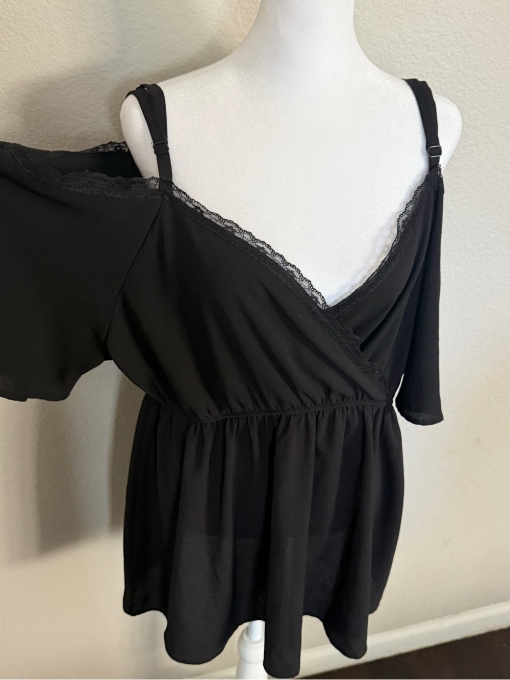 Torrid black cold-shoulder babydoll top Torrid 2